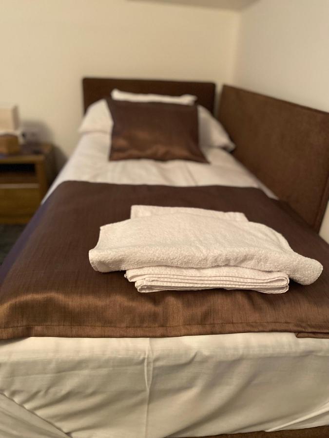 Bed and Breakfast A Fogado Bicske Exterior foto