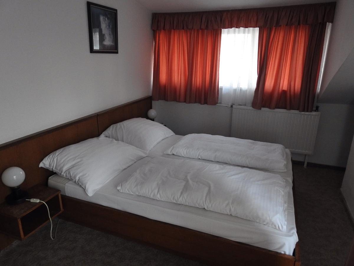 Bed and Breakfast A Fogado Bicske Exterior foto
